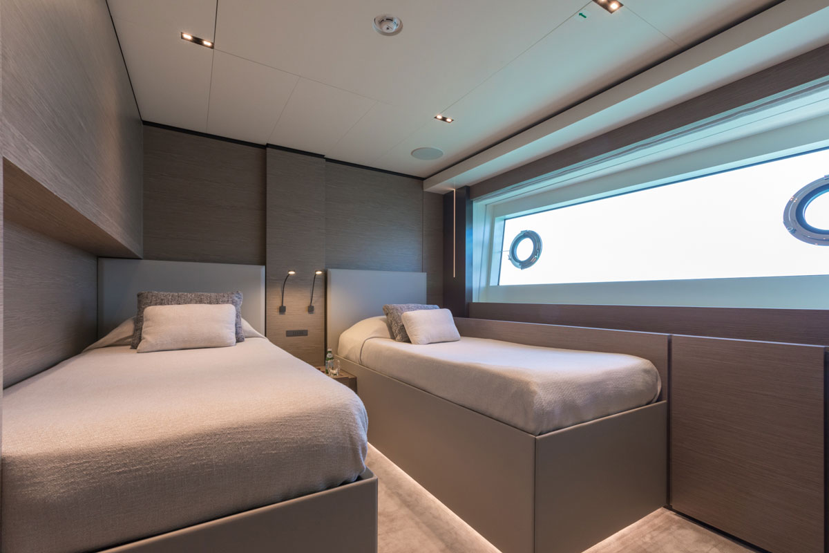 Navetta 33 Custom Line